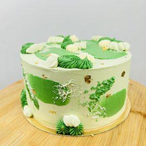 Groene taart en decoratie van Bake My Day Groningen.