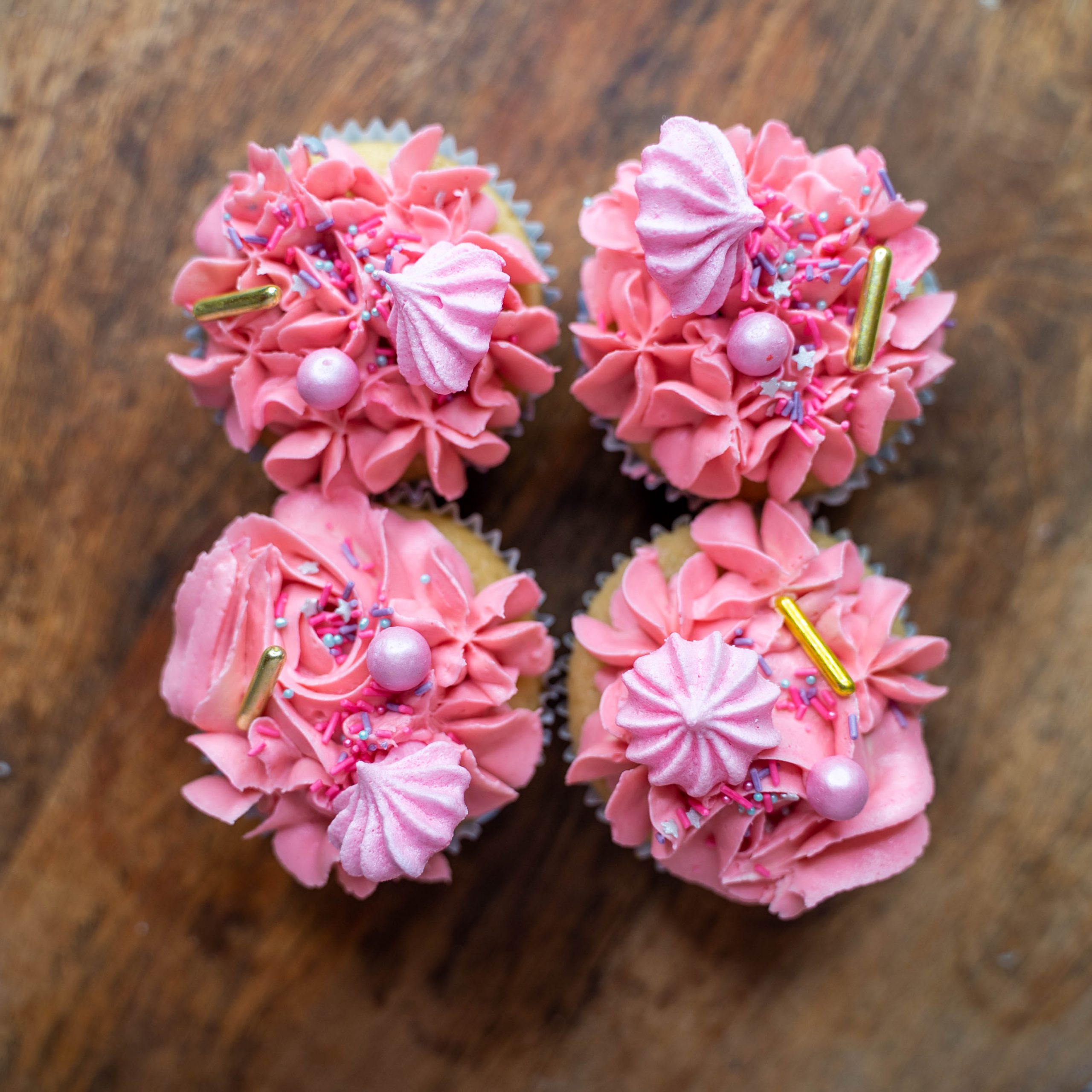 Magistraat Massage kruis Babyshower cupcakes roze – Bake My Day